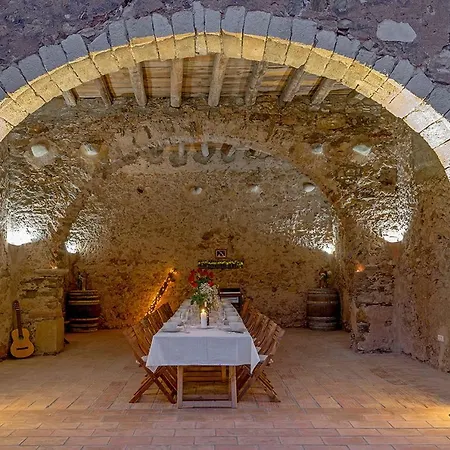 Cal Arnau Villa *